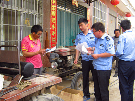 正陽農(nóng)機安全知識送到農(nóng)戶