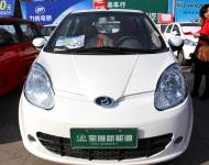 新能源電動(dòng)車成為消費(fèi)者的新寵，慢慢走近千家萬戶。
