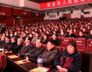 駐馬店市老領(lǐng)導(dǎo)、部分市委常委、市人大、市政府、市政協(xié)的領(lǐng)導(dǎo)以及軍分區(qū)、武警部隊(duì)、市直各單位共計(jì)1000余人觀看了演出。