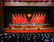 【駐馬店廣視網(wǎng)訊】（記者 冀晴）2月24日上午，中國人民政治協(xié)商會議第三屆駐馬店市委員會第五次會議在市會展中心隆重開幕。上午9時，在雄壯的中華人民共和國國歌聲中市政協(xié)三屆五次會議在市會展中心開幕。市政協(xié)三屆五次會議應到委員442名，實到422名，符合法定人數(shù)。