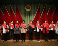 會(huì)議對(duì)在全市公安工作中取得突出成績(jī)的先進(jìn)集體和先進(jìn)個(gè)人以及長(zhǎng)年默默無(wú)聞，關(guān)心支持公安工作的民警家屬代表進(jìn)行了隆重表彰。