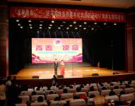 【駐馬店廣視網(wǎng)訊】（記者 劍鋒 蘇莎 武帥）4月27日下午，為紀(jì)念偉大的五四運(yùn)動(dòng)97周年、慶祝五四青年節(jié)，由共青團(tuán)駐馬店市委主辦的“青春使命”——駐馬店市各界青年紀(jì)念“五四”運(yùn)動(dòng)97周年主題聯(lián)歡會在市群藝館隆重舉行。晚會上，還表彰了19名“駐馬店青年五四獎(jiǎng)?wù)隆焙?5個(gè)“駐馬店青年五四獎(jiǎng)?wù)录w”。