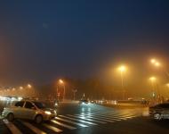 霧霾底下又是什么樣？圖為1月3日清晨，空氣質(zhì)量嚴(yán)重污染的天津街頭。李勝利/東方IC