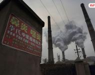 在邯鄲鋼鐵廠居民區(qū)附近張貼著很多治療鼻炎、咽炎等疾病的廣告。