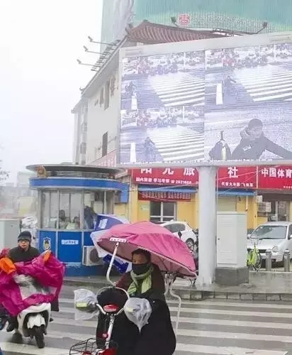 駐馬店人注意！你的不文明行為已出現(xiàn)在市區(qū)路口大屏幕上...