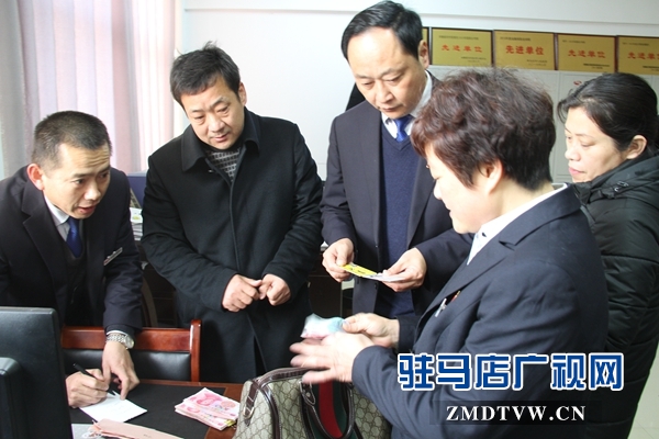 檢查包內物品.jpg