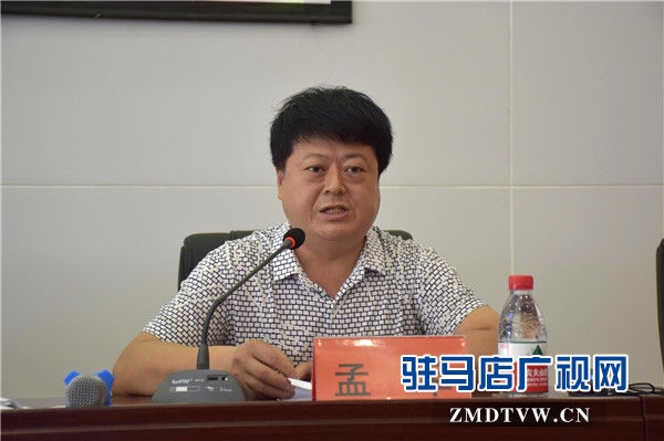 5、駐馬店市科技學(xué)校常務(wù)副校長孟軍宣讀《關(guān)于實(shí)施“你的第二成長大學(xué)—高級技能人才培養(yǎng)計(jì)劃”的工作方案》；.jpg