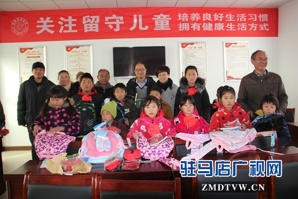 7、留守兒童合影.JPG