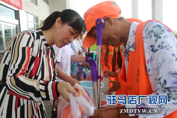 駐馬店經(jīng)濟(jì)開發(fā)區(qū)慈善總會開展愛心捐贈活動