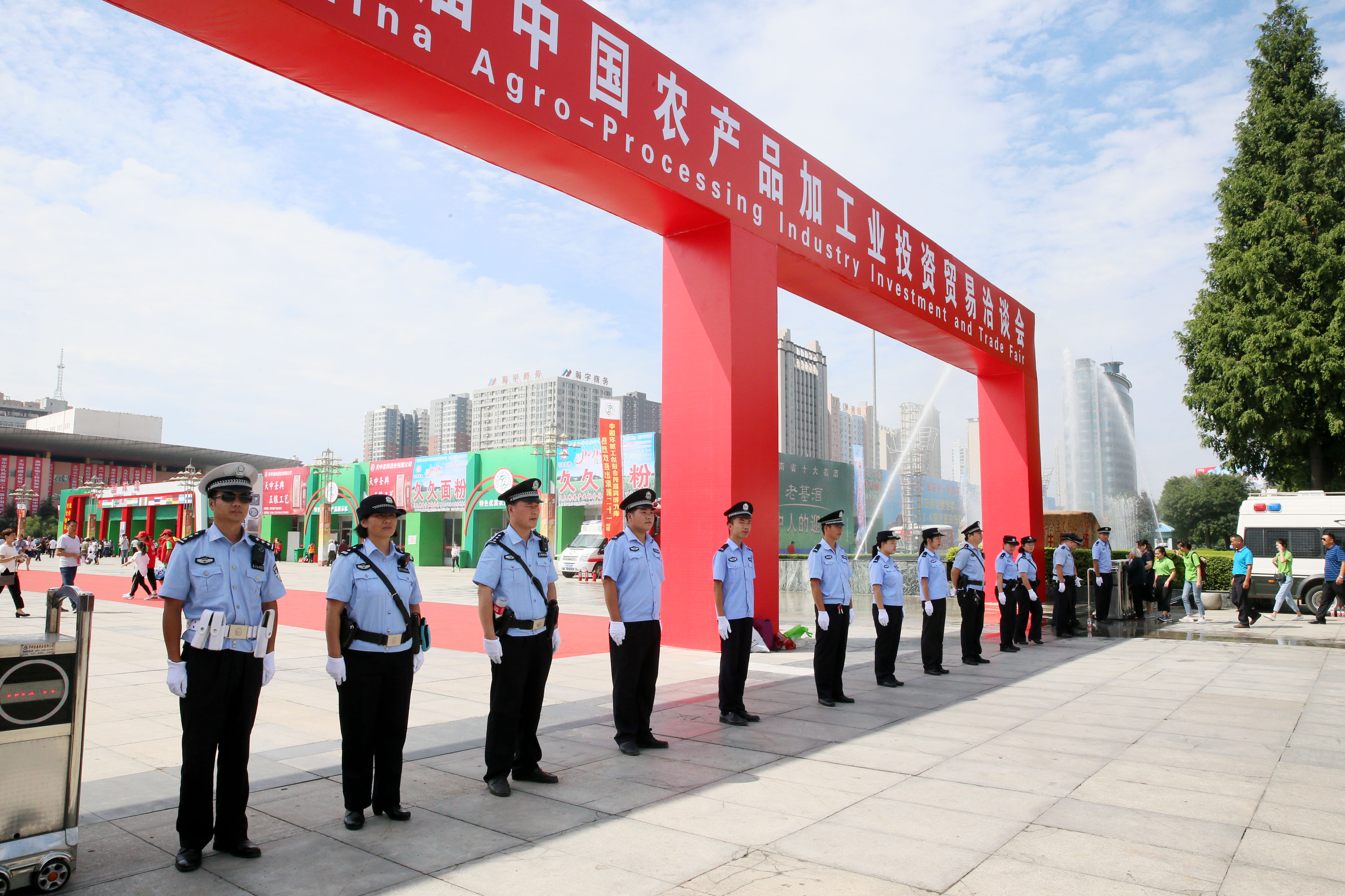 駐馬店警方多措并舉 確保中國(guó)農(nóng)加工洽談會(huì)順利召開(kāi)