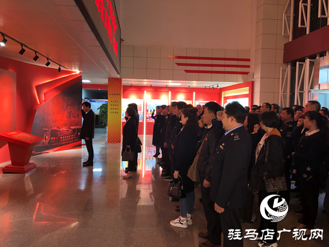 駐馬店市自然資源和規(guī)劃局驛城分局組織參觀(guān)主題教育檔案文獻(xiàn)展