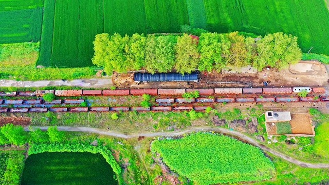 運行區(qū)間為駐馬店站到平輿站，曾經是河南省地方窄軌列車之一。