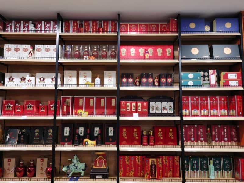 天翼傳大愛，聚力暖人心！天翼商貿(mào)美酒文化體驗(yàn)館開業(yè)現(xiàn)場(chǎng)溫情上演公益慈善拍賣