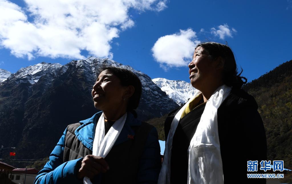奮斗百年路 啟航新征程·數(shù)風(fēng)流人物丨卓嘎、央宗姐妹：神圣國(guó)土的守護(hù)者
