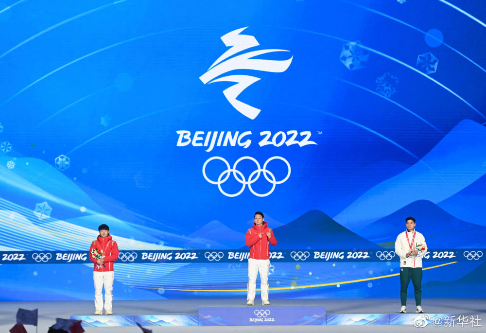 今夜三面五星紅旗升起！中國健兒領(lǐng)獎高清大圖來了