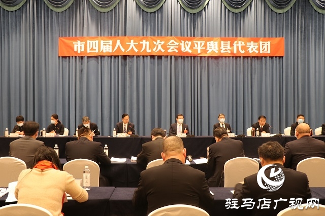 市領(lǐng)導(dǎo)與人大代表共同審議政府工作報(bào)告