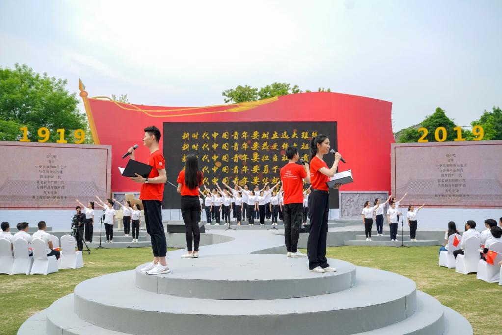 新華社重磅稿件講述總書記同青年的故事