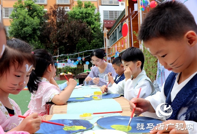 萌娃變身小玉兔 國風古韻慶中秋
