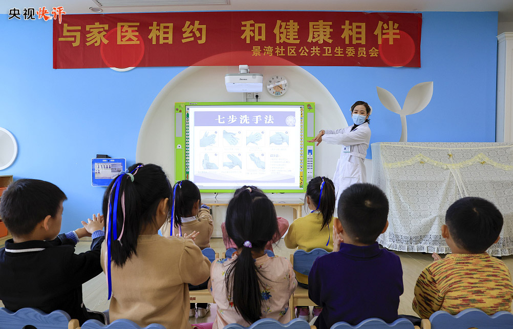 【央視快評】用千千萬萬個(gè)文明健康小環(huán)境筑牢疫情防控社會(huì)大防線