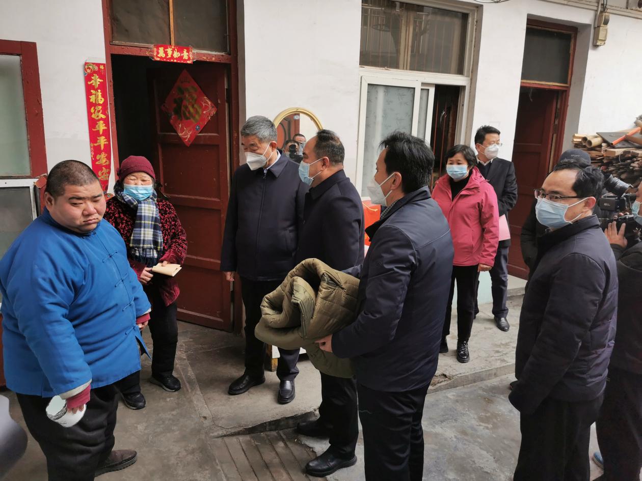  駐馬店市委常委、宣傳部部長、市政府副市長劉曉文春節(jié)慰問困難殘疾人