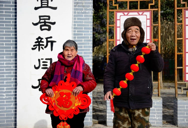 新春走基層丨新年來張全家福吧！攝影志愿者用光影為村民留住煙火年年