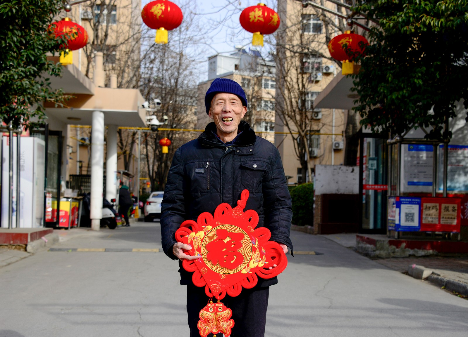 新春走基層丨新年來張全家福吧！攝影志愿者用光影為村民留住煙火年年