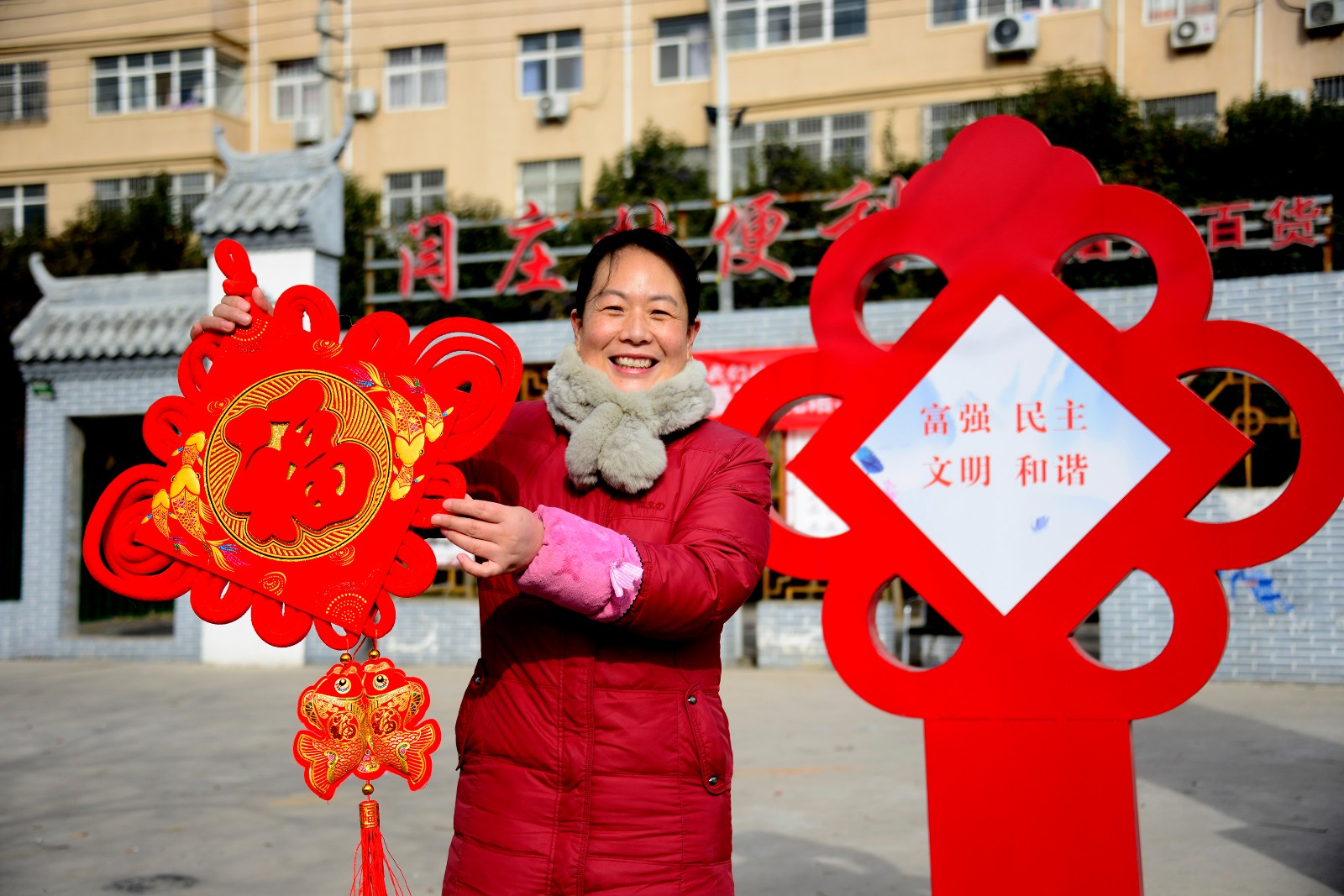 新春走基層丨新年來張全家福吧！攝影志愿者用光影為村民留住煙火年年