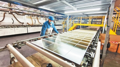全力拼經(jīng)濟 奮戰(zhàn)開門紅丨安彩高科今年1月份出口額達600萬美元，同比增長290%——“一塊玻璃”何以備受青睞