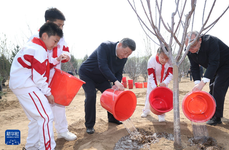 習近平在參加首都義務植樹活動時強調 全民植樹增綠 共建美麗中國