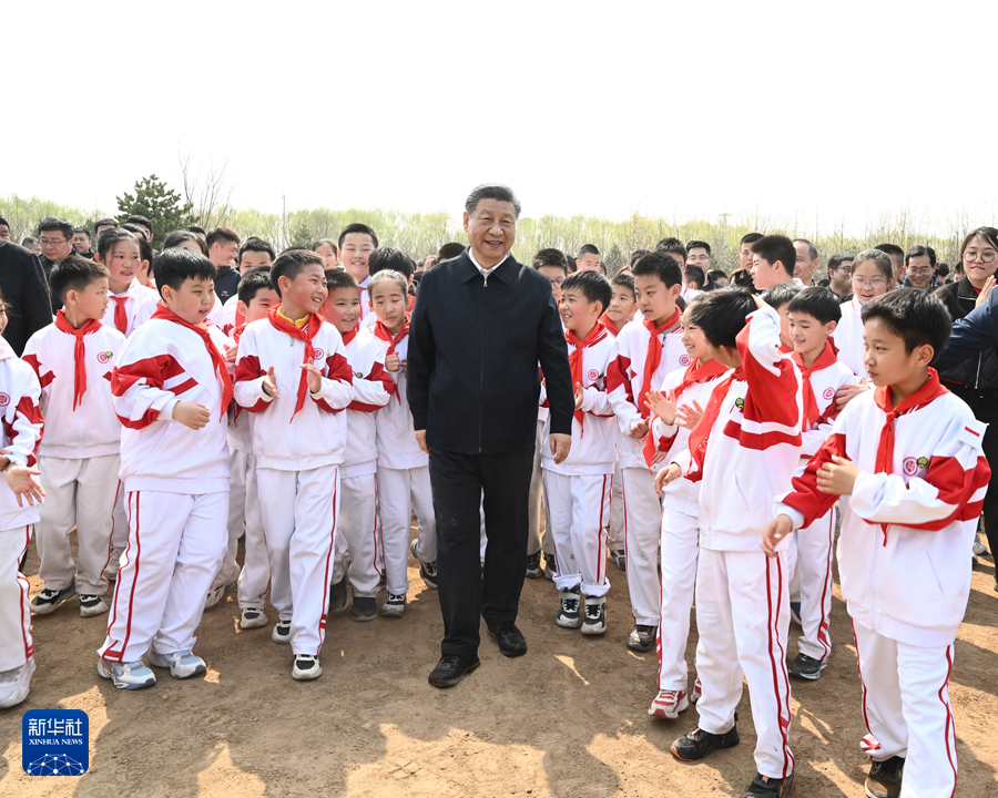 習近平在參加首都義務植樹活動時強調 全民植樹增綠 共建美麗中國