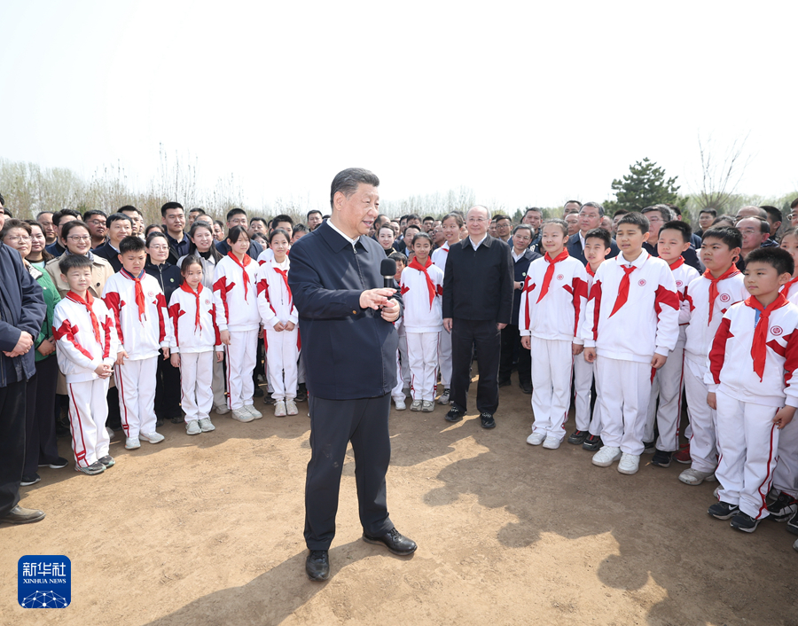 習近平在參加首都義務植樹活動時強調 全民植樹增綠 共建美麗中國
