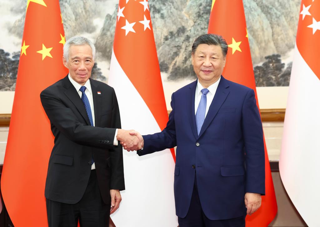 習近平會見新加坡國務資政李顯龍