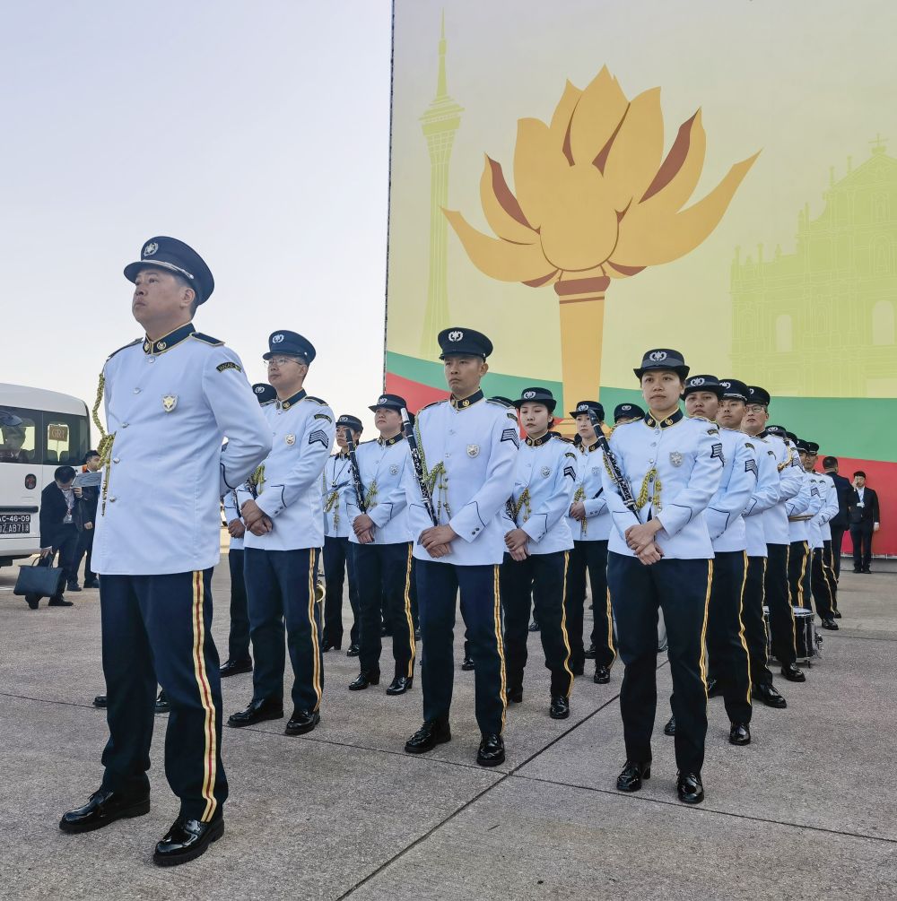高清大圖丨習(xí)近平抵達(dá)澳門(mén)受到熱烈歡迎