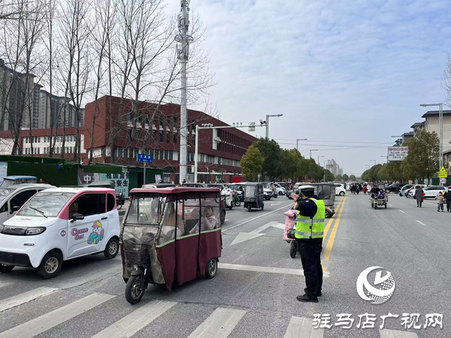 駐馬店市城鄉(xiāng)一體化示范區(qū)交警大隊：用心撐起“平安傘”全力護航開學(xué)季
