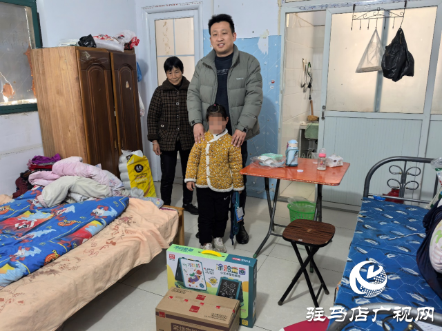 駐馬店市康復(fù)輔具協(xié)會(huì)慰問(wèn)聽(tīng)障兒童