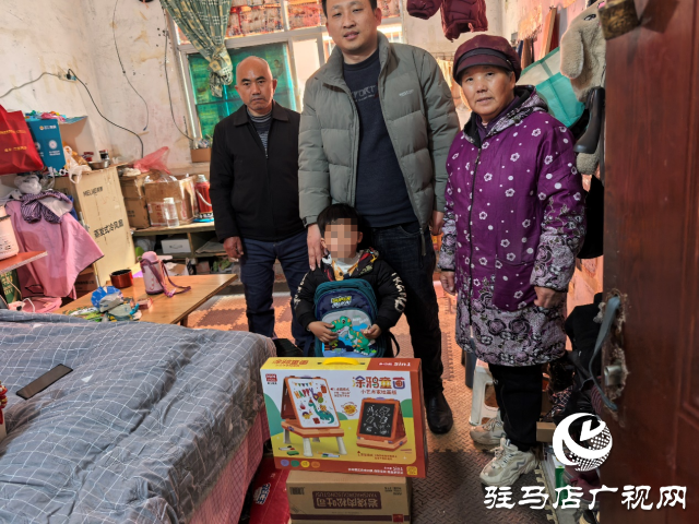 駐馬店市康復(fù)輔具協(xié)會(huì)慰問(wèn)聽(tīng)障兒童