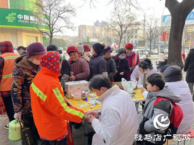 確山縣盤龍街道生產(chǎn)街社區(qū)開(kāi)展“學(xué)雷鋒”志愿服務(wù)活動(dòng)