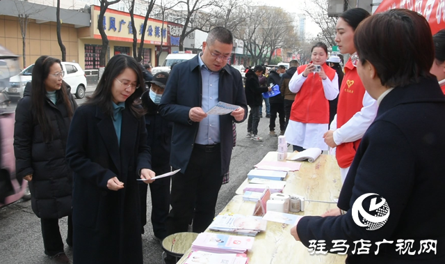 正陽縣婦聯(lián)開展慶祝“三八”婦女節(jié)維權宣傳活動