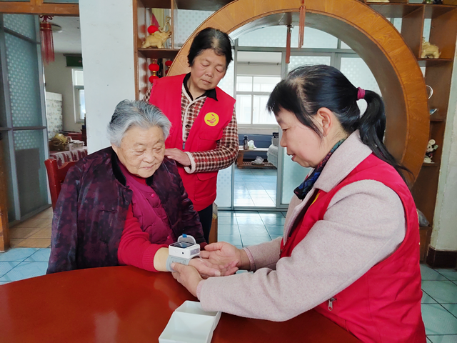 傳承雷鋒精神 守護(hù)老人“微幸?！?></a></p>
		                <div   id="havxlgpeuc"   class=