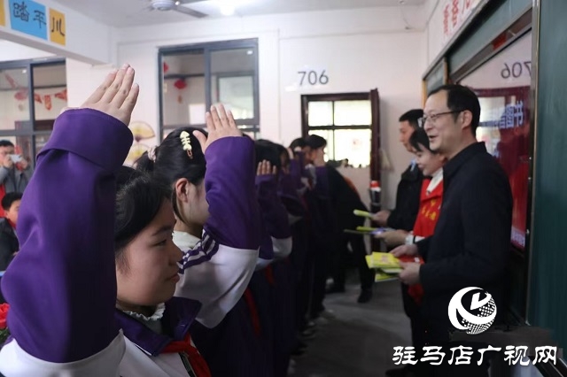  新蔡縣：氣象知識(shí)進(jìn)校園 點(diǎn)燃科學(xué)探索熱情