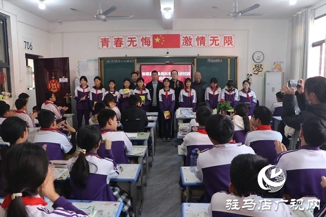  新蔡縣：氣象知識(shí)進(jìn)校園 點(diǎn)燃科學(xué)探索熱情