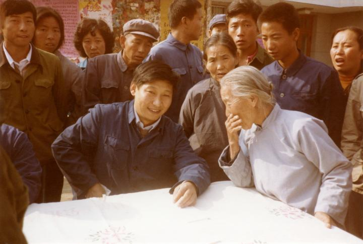 習(xí)近平總書(shū)記的“板凳座談會(huì)”