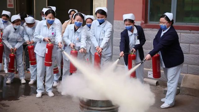 以練強(qiáng)安，防患未“燃”丨駐馬店市第一人民醫(yī)院開展消防應(yīng)急演練，筑牢安全防線