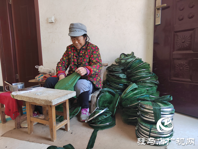西平縣柏亭街道席趙村：聚焦“一村一品” 發(fā)展?jié)O網(wǎng)漁具加工