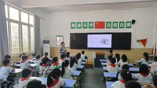 駐馬店市中醫(yī)院到第二實(shí)驗(yàn)小學(xué)進(jìn)行肥胖科普活動