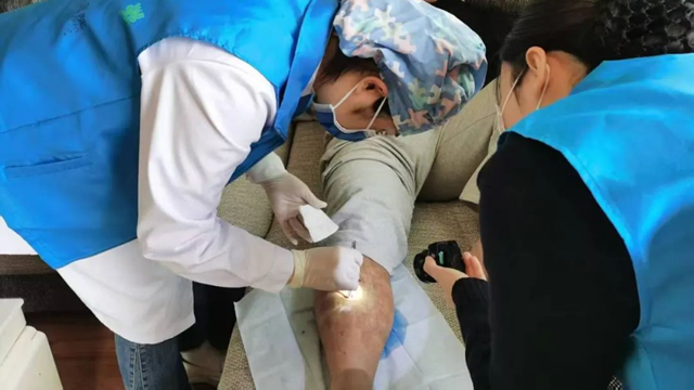  “豫健護(hù)理到家”解決患者換藥難題，上門護(hù)理暖人心