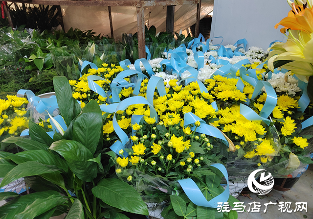 文明祭祀漸成風 清明花市購銷旺
