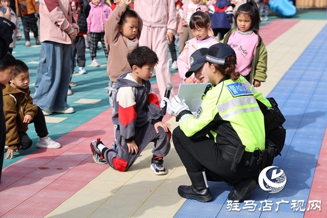 交警萌娃童行學(xué)安全！全國安全教育日護航幼兒成長