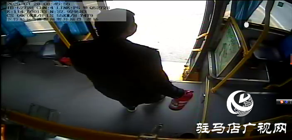 路遇貨車起火，平輿兩位公交駕駛員全力撲救