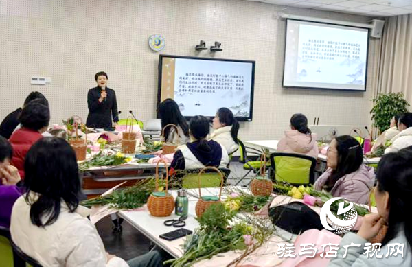 黃淮學(xué)院插花藝術(shù)協(xié)會(huì)開展中國傳統(tǒng)插花藝術(shù)培訓(xùn)